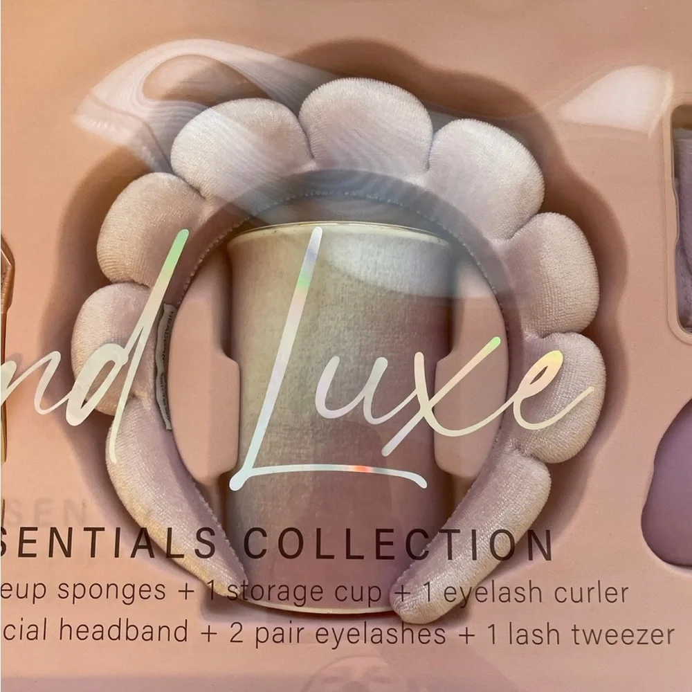 Lavender Makeup Brush Set - Picture 5 of 8